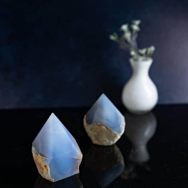 BLUE CHALCEDONY CRYSTAL TOP POLISHED POINTS