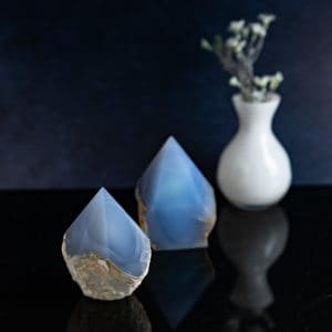 BLUE CHALCEDONY CRYSTAL TOP POLISHED POINTS